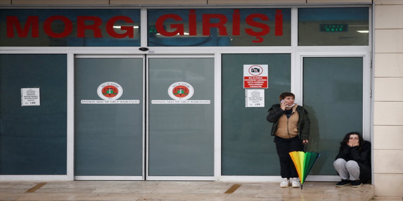 Antalya'da kafede çıkan tartışmada silahla vurulan genç kız hayatını kaybetti