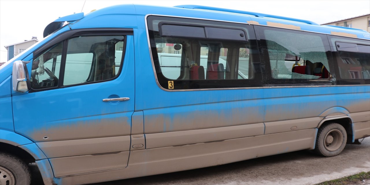 Bolu'da öğrencilerin bulunduğu dolmuşa ateş eden taksi şoförü yakalandı