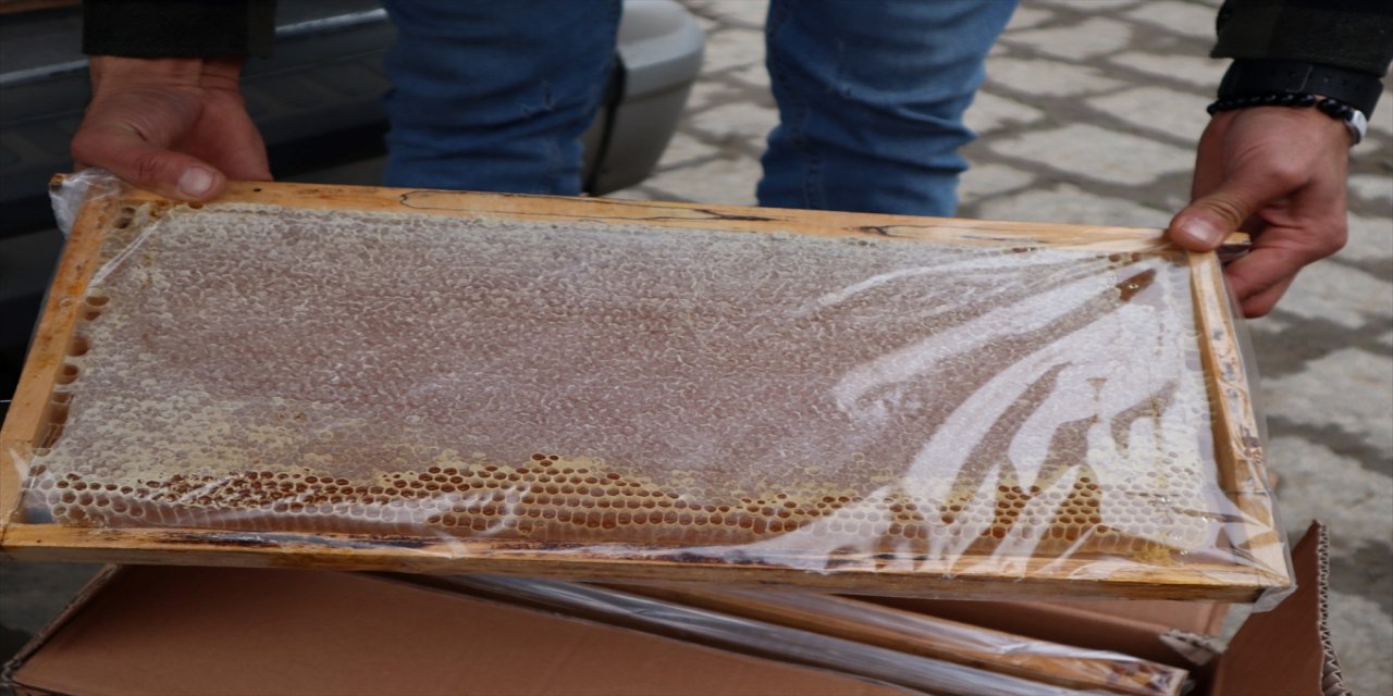 Düzce'de sahte olduğu değerlendirilen 935 kilogram bal ve pekmez ele geçirildi