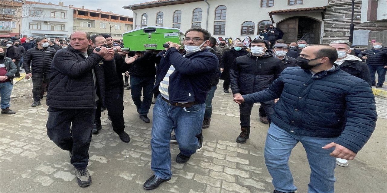 Çanakkale'deki kazada ölen sürücünün cenazesi defnedildi