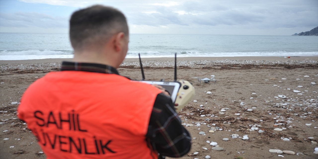 Antalya'da denizde kaybolduğu bildirilen kadın turisti arama çalışmaları sürüyor