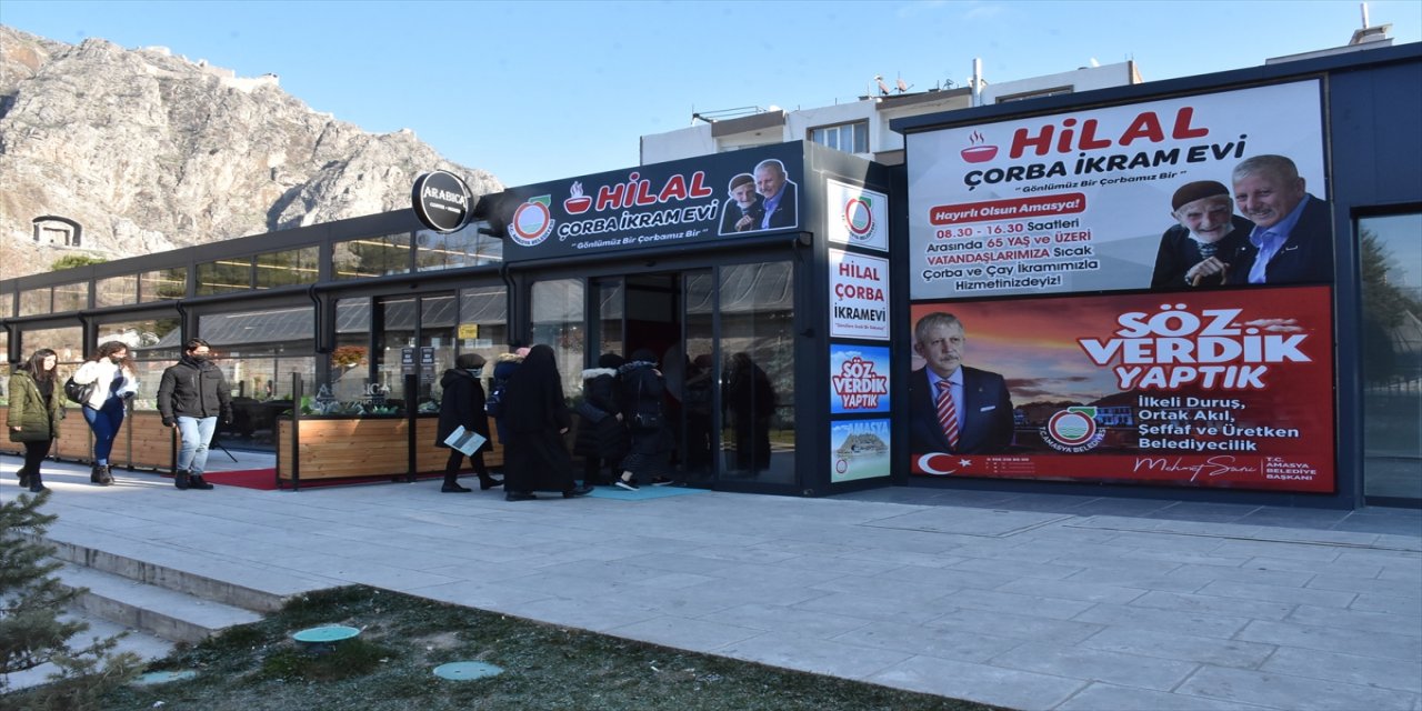 Amasya Belediyesi yaşlılar ve üniversitelilere ücretsiz çorba veriyor