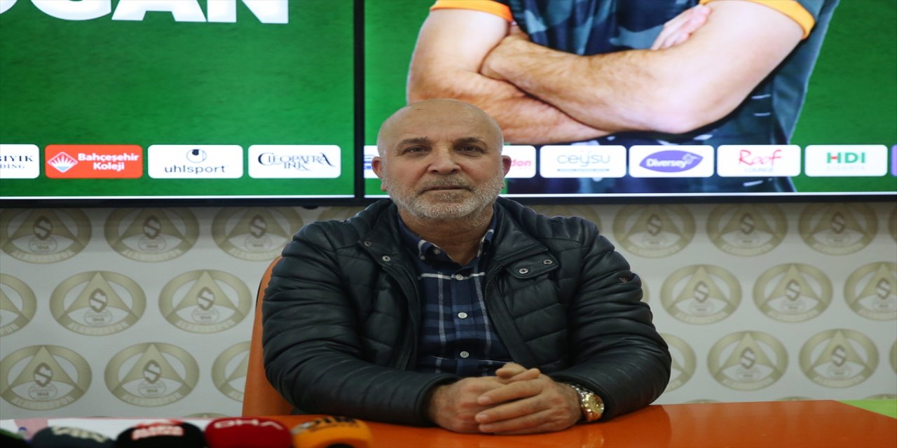 Alanyaspor, Bursaspor'dan ayrılan Emirhan Aydoğan'ı renklerine bağladı