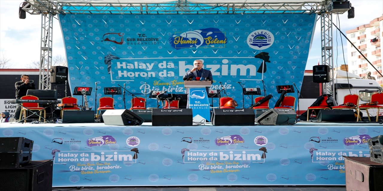 Diyarbakır'da şölende 2 ton hamsi ikram edildi