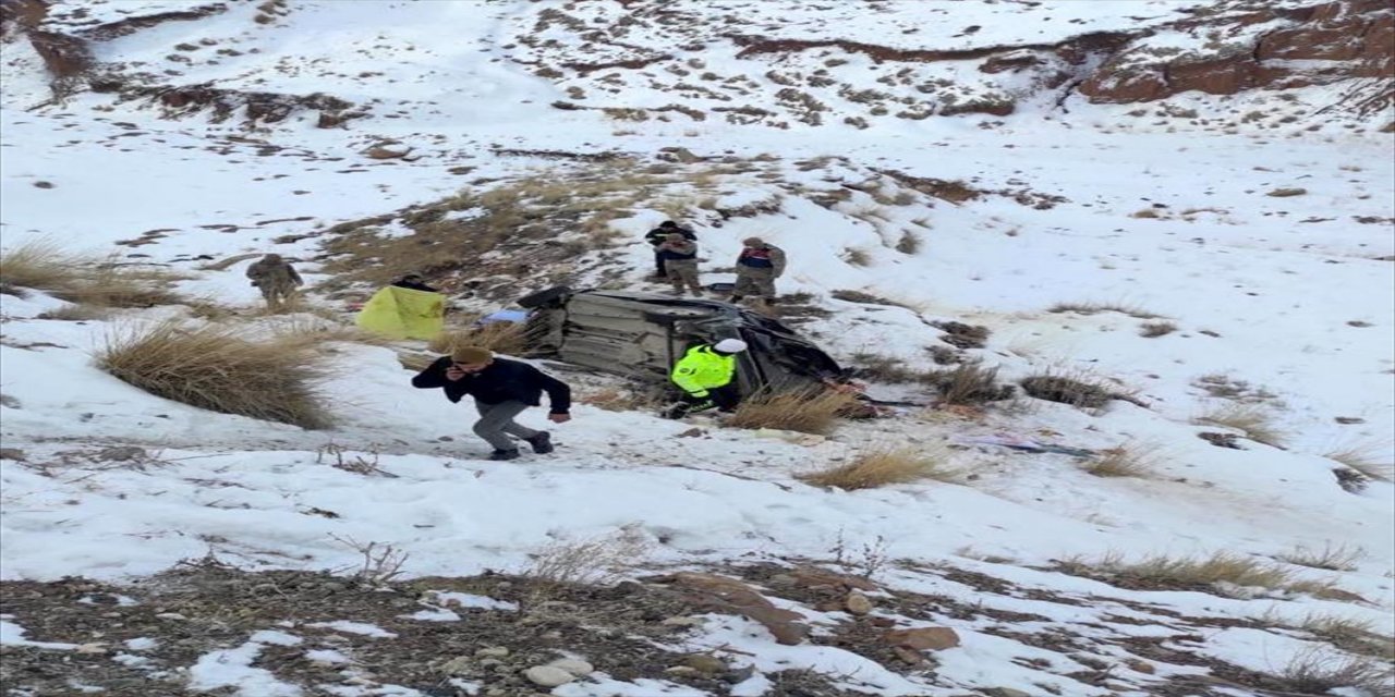Erzurum'da trafik kazasında 2 kişi öldü, 2 kişi yaralandı