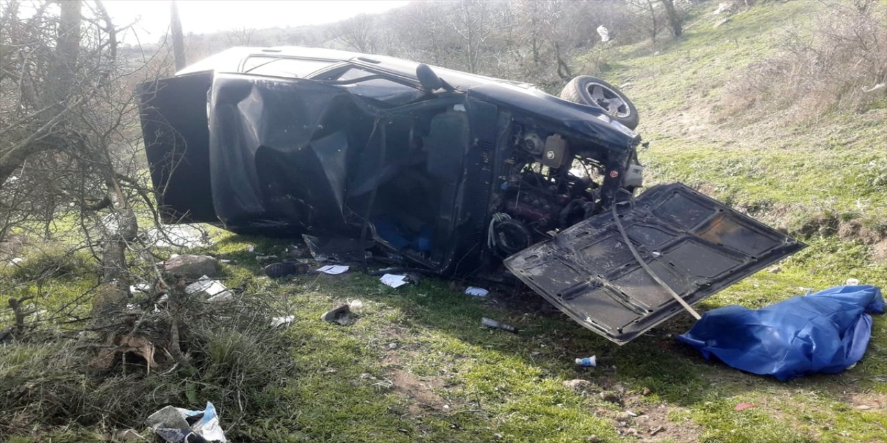 Balıkesir'de otomobilin tarlaya devrilmesi sonucu 1 kişi öldü