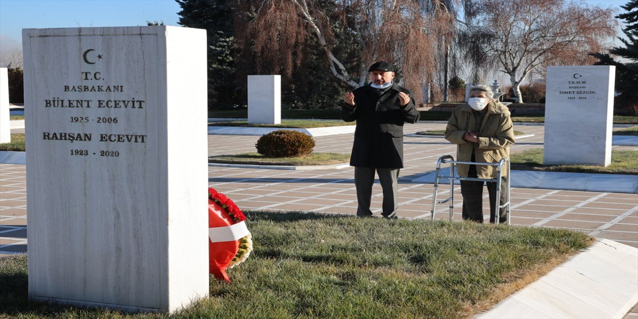 Rahşan Ecevit ölümünün 2. yılında kabri başında anıldı