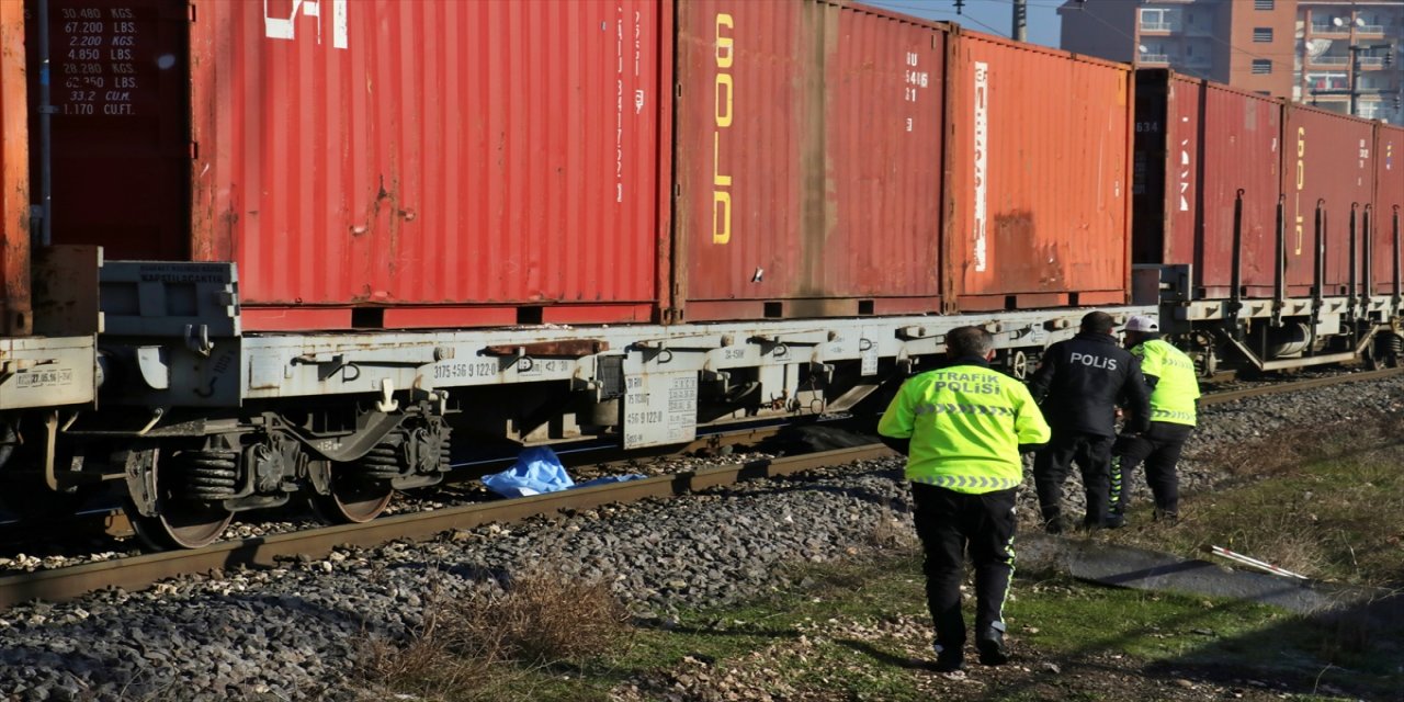 Osmaniye'de yük treninin çarptığı genç kız yaşamını yitirdi