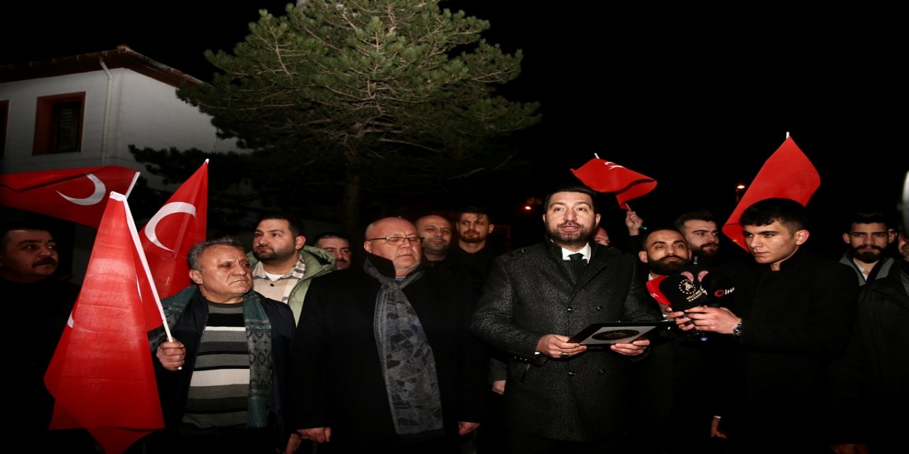 Şarkısındaki ifadeleri nedeniyle Sezen Aksu'ya tepki