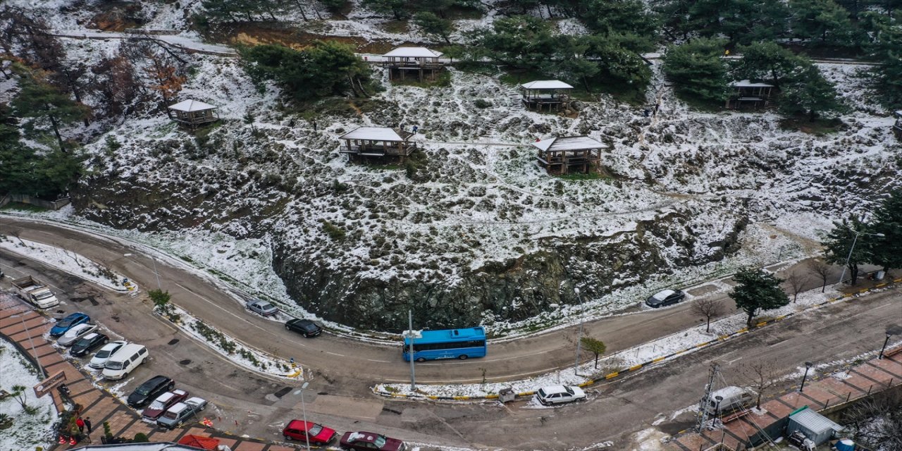 Okulların tatil edildiği Hatay'da çocuklar karın tadını çıkardı