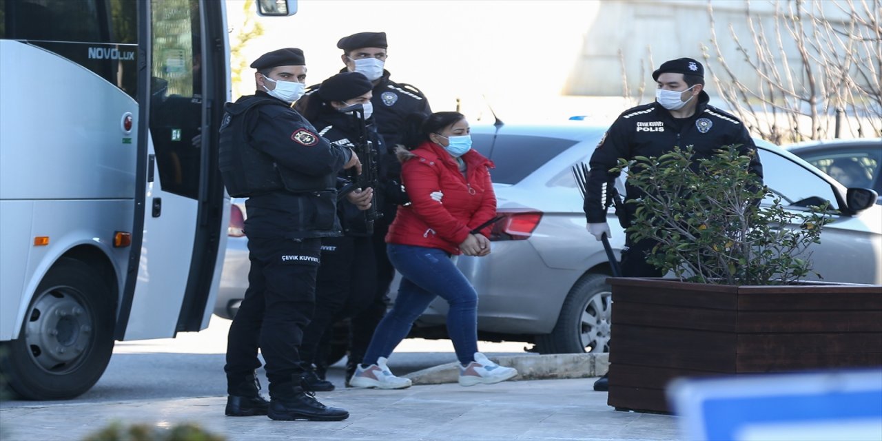 Antalya'da öldürüldüğü iddia edilen kayıp kadınla ilgili gözaltına alınan 6 şüpheli adliyeye sevk edildi