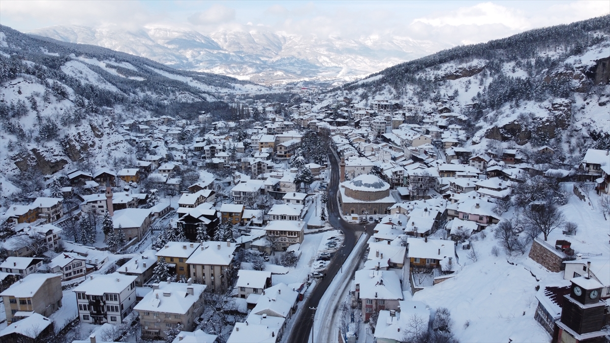Tarihi İpek Yolundaki Mudurnu Beyaza Büründü