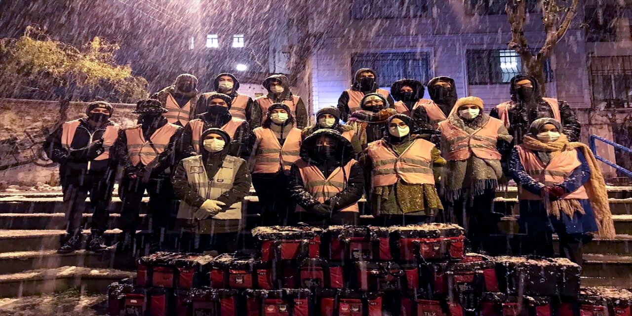 Çorbada Tuzun Olsun Derneği 3 günde 315 evsize gıda ulaştırdı