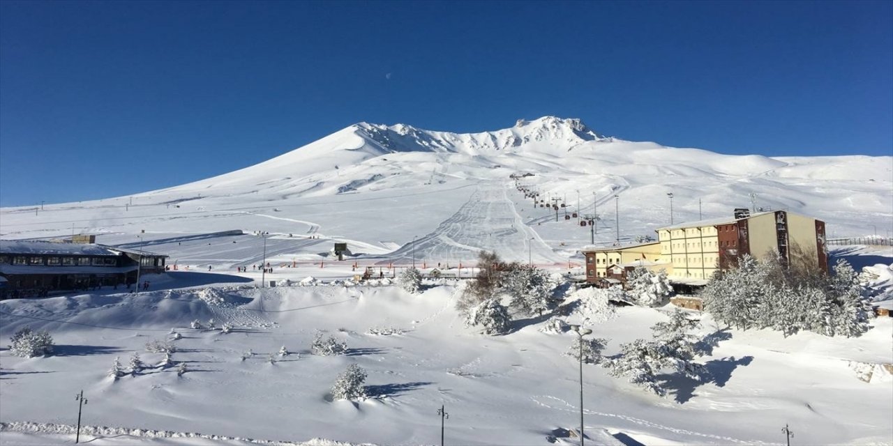 Erciyes'teki pistlerde kar kalınlığı 150 santimetre ölçüldü