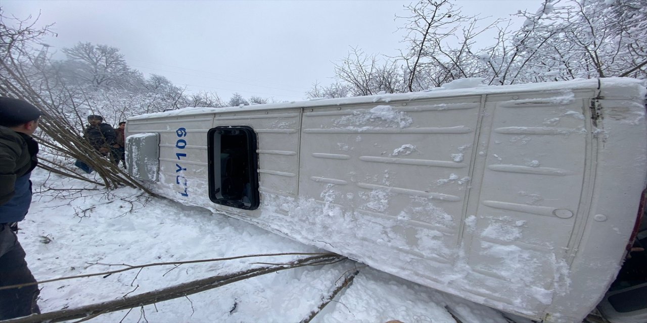 Ordu'da minibüsün fındık bahçesine devrildiği kazada 2 kişi yaralandı