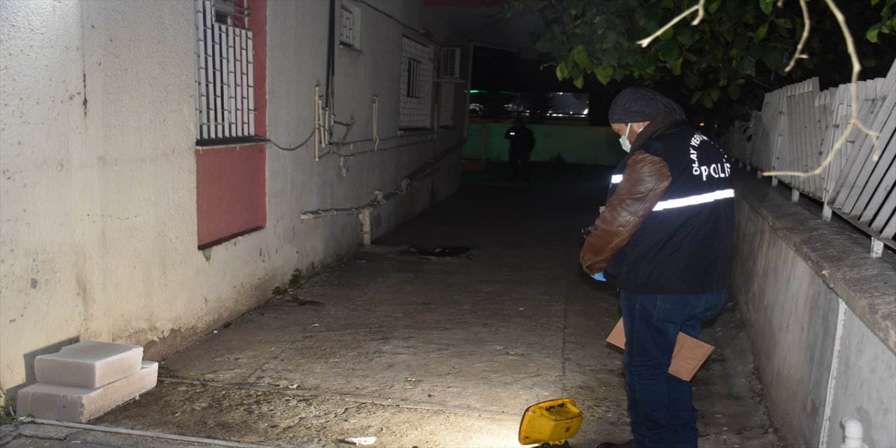 Adana'da kavga sırasında 2 kişi bıçakla ağır yaralandı