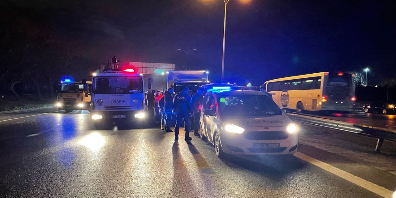 TEM Esenler mevkisindeki zincirleme kazada 4 kişi yaralandı