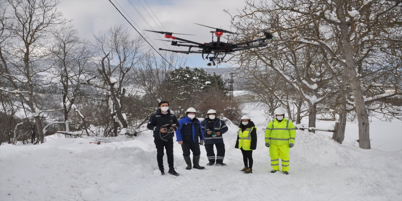 Dronla tespit edilen elektrik arızalarına anında müdahale ediyorlar