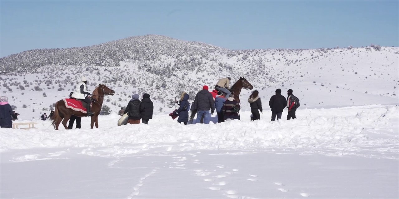Beypazarı'nda kızak şenliği yapıldı