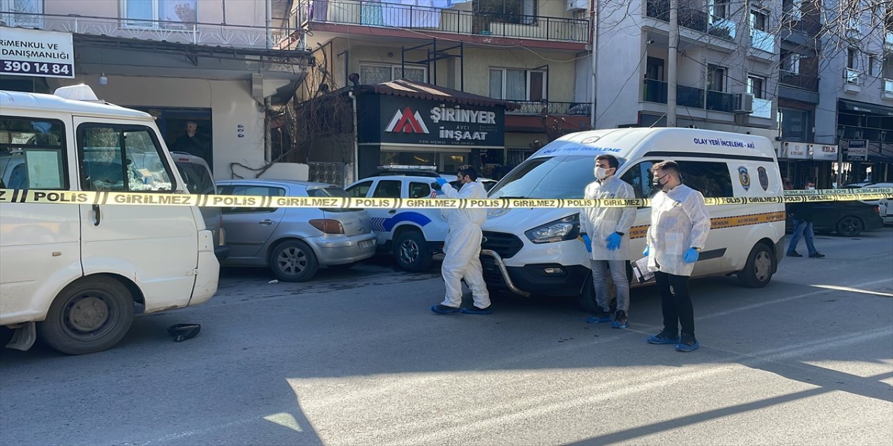 İzmir'de husumetlisi tarafından bıçaklanan minibüs şoförü hayatını kaybetti