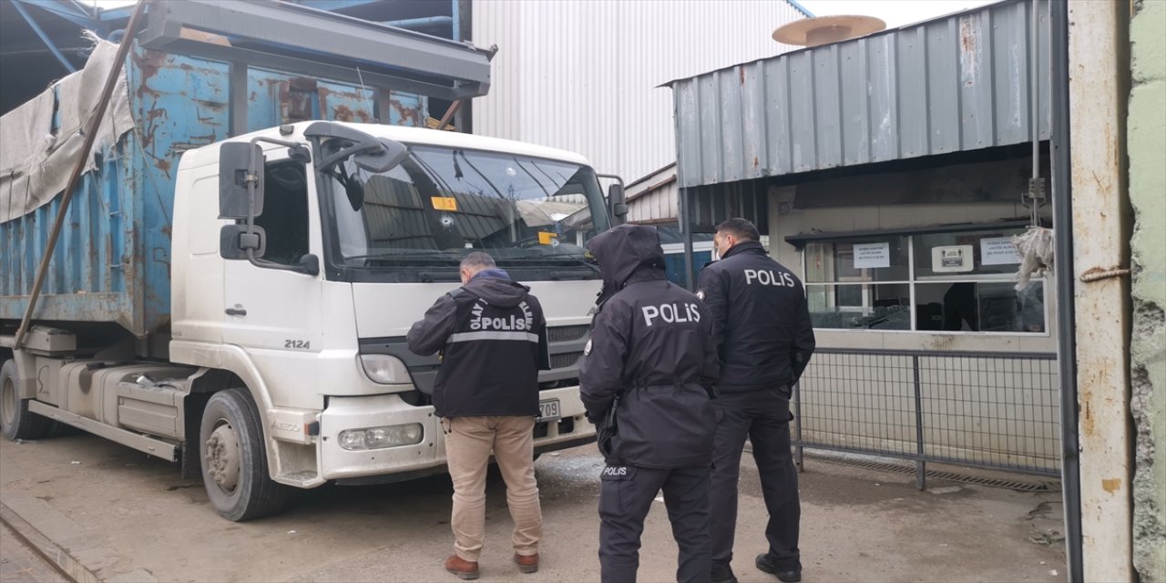Kocaeli'de geri dönüşüm deposuna silahlı saldırı