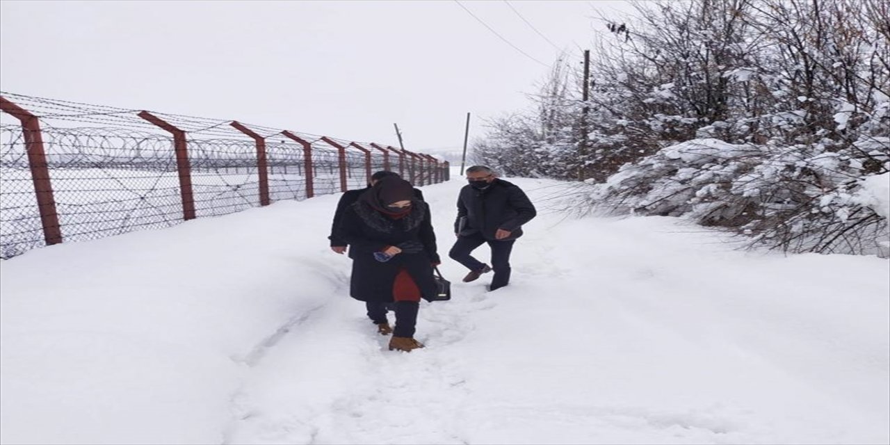 Kırklareli'nde kar nedeniyle kapanan 31 köy yolu açıldı