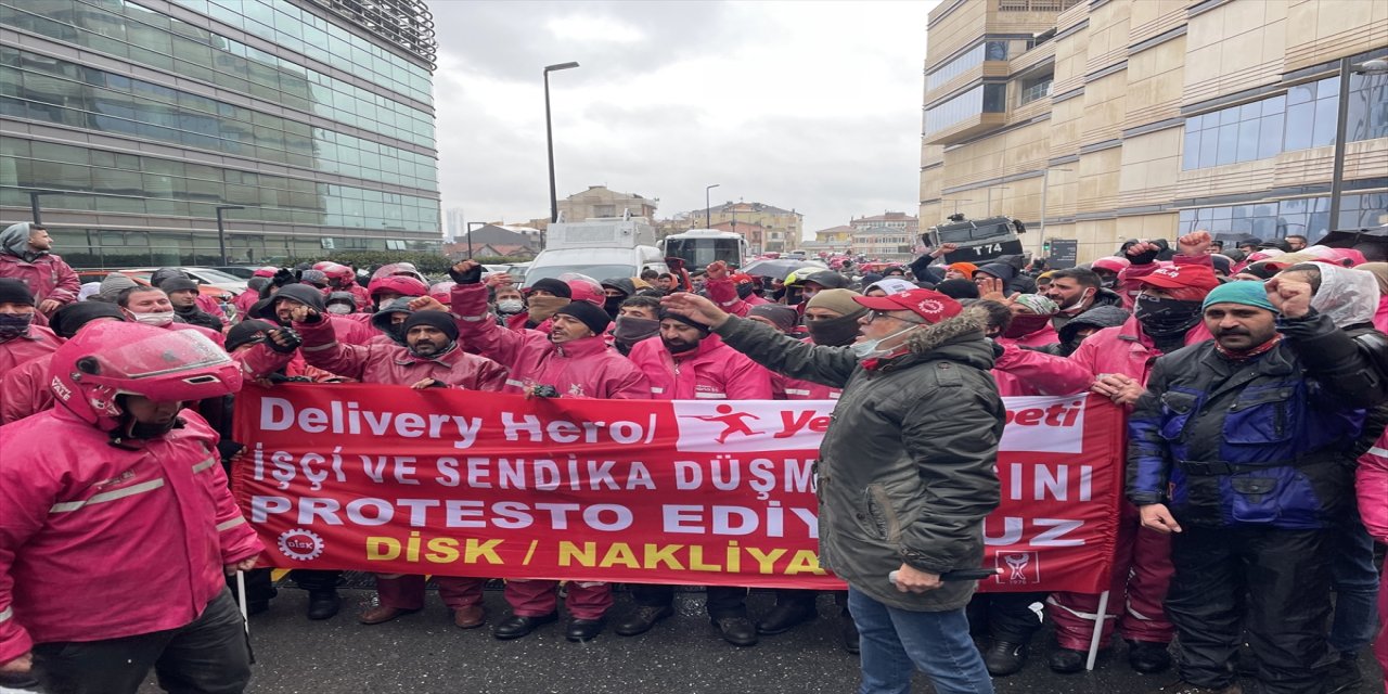 İstanbul'da motorlu kuryelerin zam protestosu sürüyor