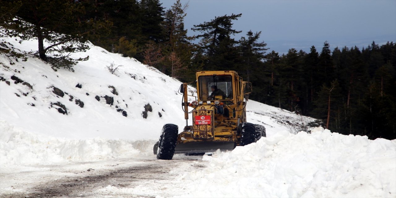 Kastamonu'da çığ nedeniyle kapanan köy grup yolu ulaşıma açıldı