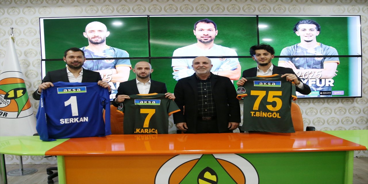 Alanyaspor, 3 futbolcunun sözleşmesini uzattı