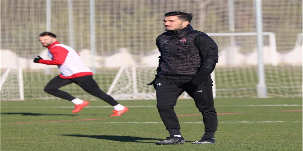 Antalyaspor'un yeni transferi Luiz Adriano ilk antrenmanına çıktı