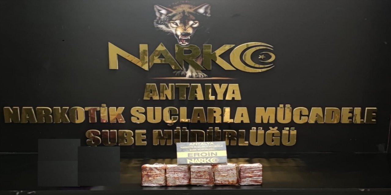 Antalya'da 2 uyuşturucu zanlısı tutuklandı