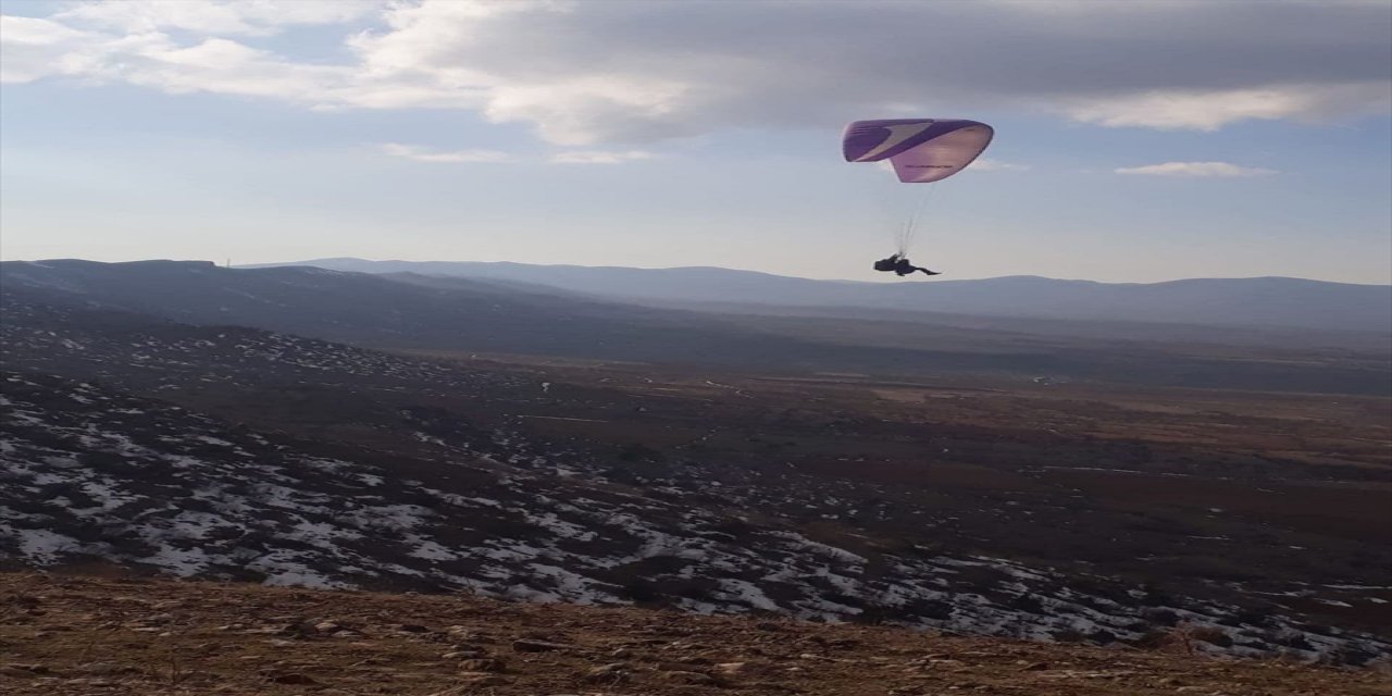 Batman'da gençler yamaç paraşütü heyecanı yaşadı