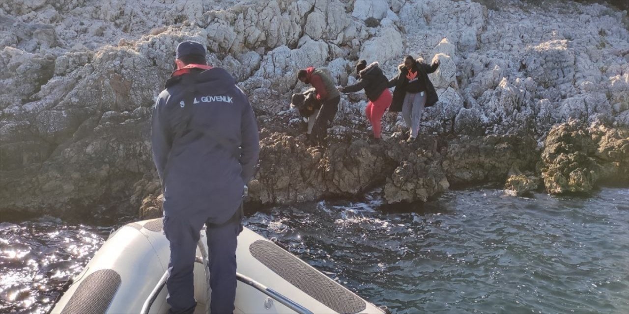 Aydın'da 9 düzensiz göçmen kurtarıldı