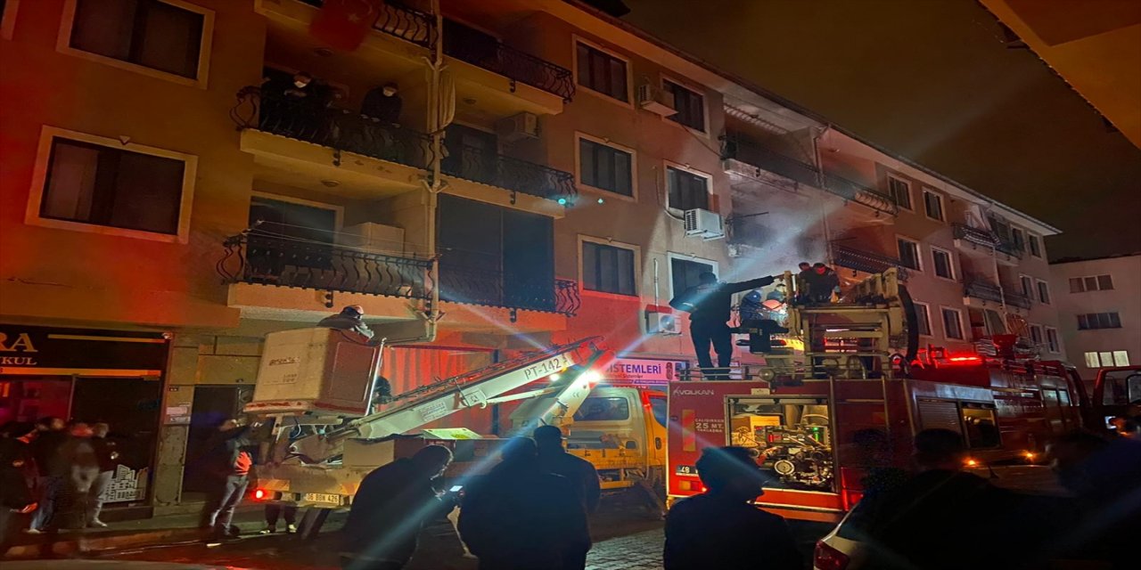 Muğla'da yangın çıkan daire kullanılamaz hale geldi