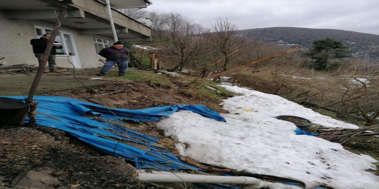 Zonguldak'ta çatı hasarı ve toprak kayması nedeniyle 44 konut boşaltıldı