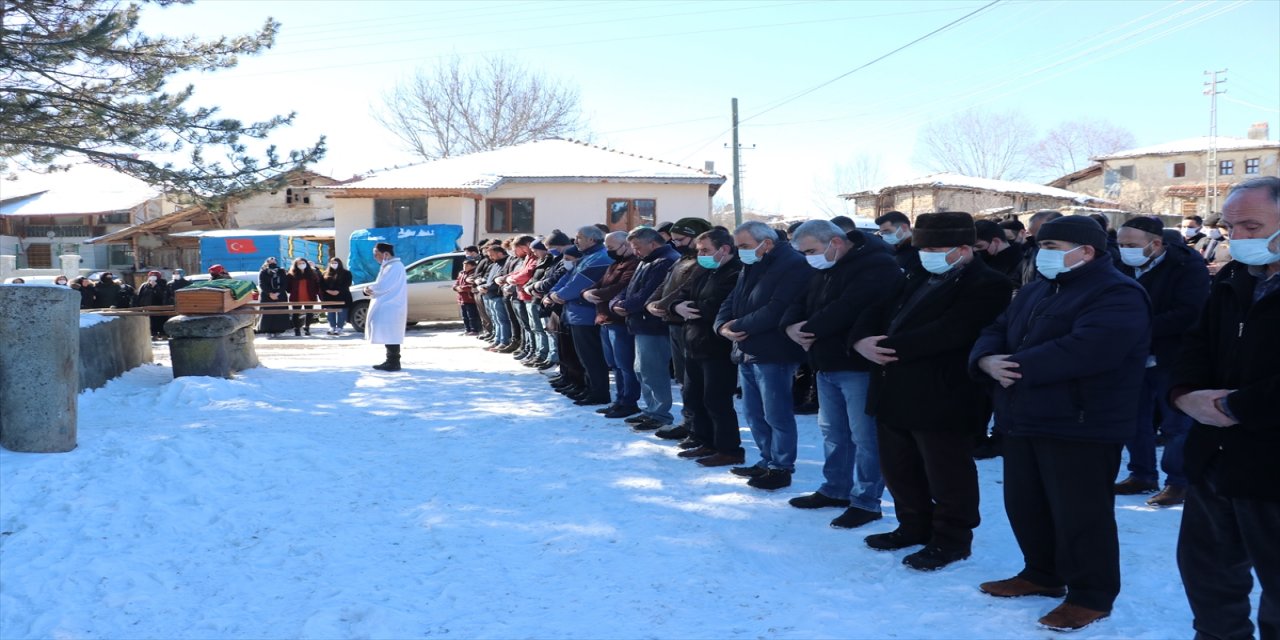 Trafik kazasında ölen motokuryenin cenazesi Çankırı'da defnedildi