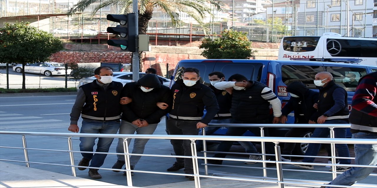 Alanya'daki fuhuş operasyonunda 3 tutuklama