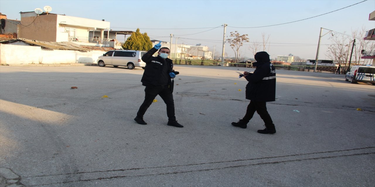 Manisa'da silahlı kavgada 4 kişi yaralandı