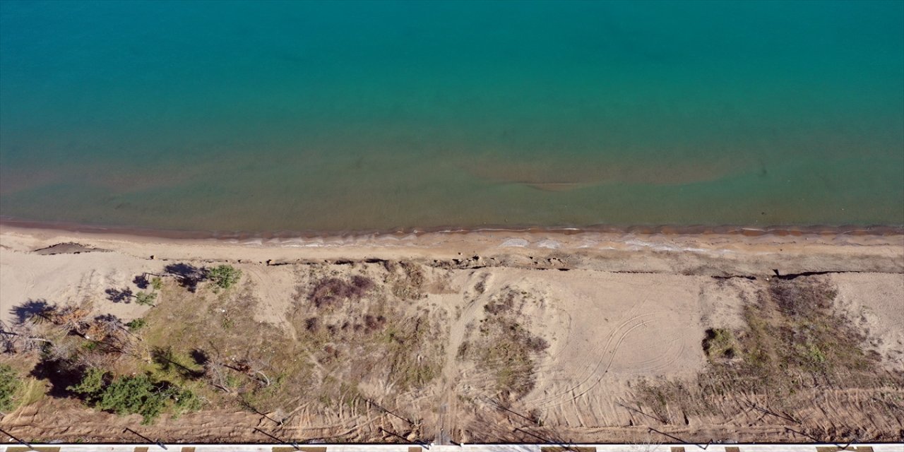 Karasu sahilinde görülen kıyı erozyonunu önlemek için çalışma başlatıldı