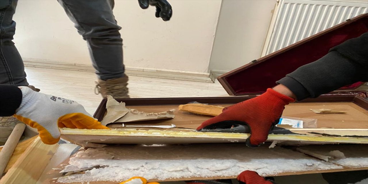 Hakkari'de enstrümanın içinde 13,5 kilogram sentetik uyuşturucu ele geçirildi