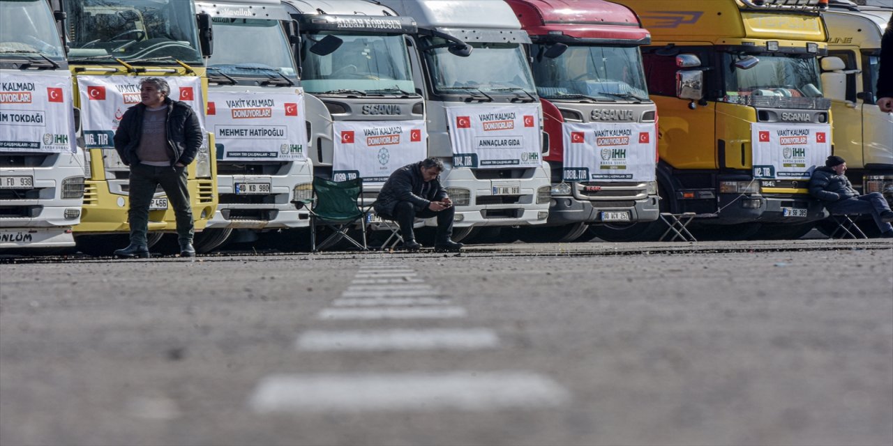 Suriye'ye insani yardımların gönderildiği Cilvegözü, yine kapanma riskiyle karşı karşıya