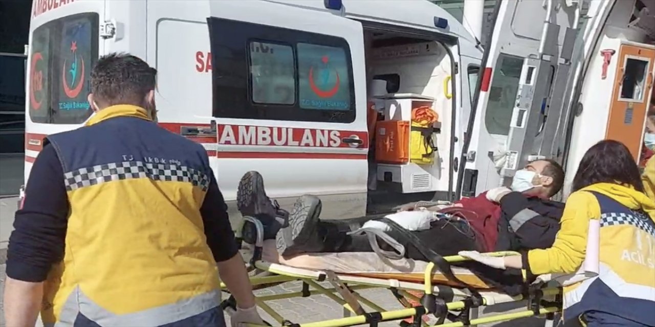 Karabük'te elini demir kesme makinesine kaptıran işçi yaralandı