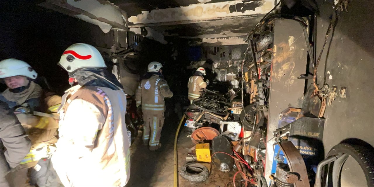 İstanbul'da tamirhanede çıkan yangın söndürüldü