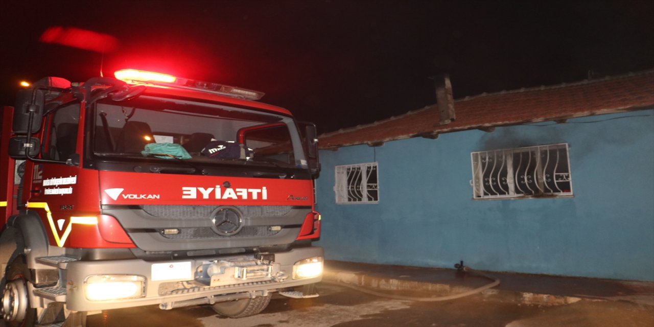 Manisa'da tek katlı müstakil ev kundaklandı