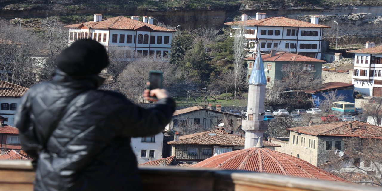 Güneşli havayı fırsat bilenler Safranbolu'ya akın etti