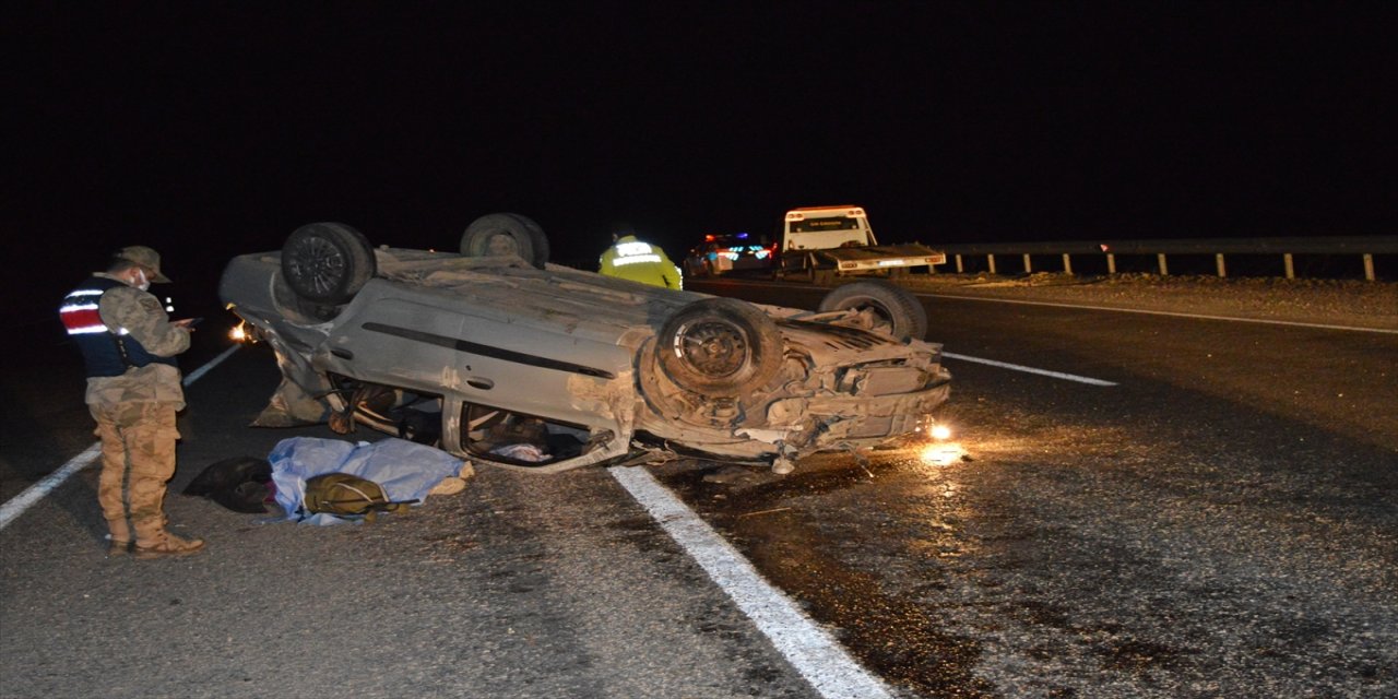 Adıyaman'da takla atan otomobildeki 1 çocuk öldü, 5 kişi yaralandı
