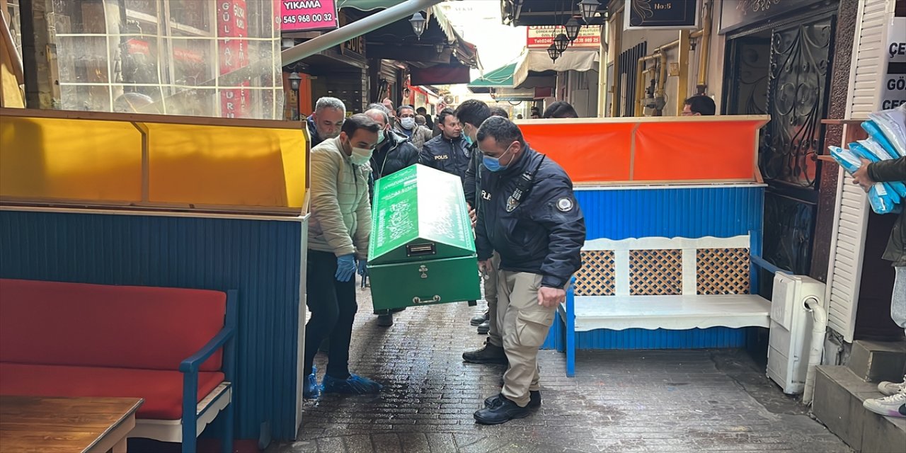 Isparta'da bir kadın apartta ölü bulundu