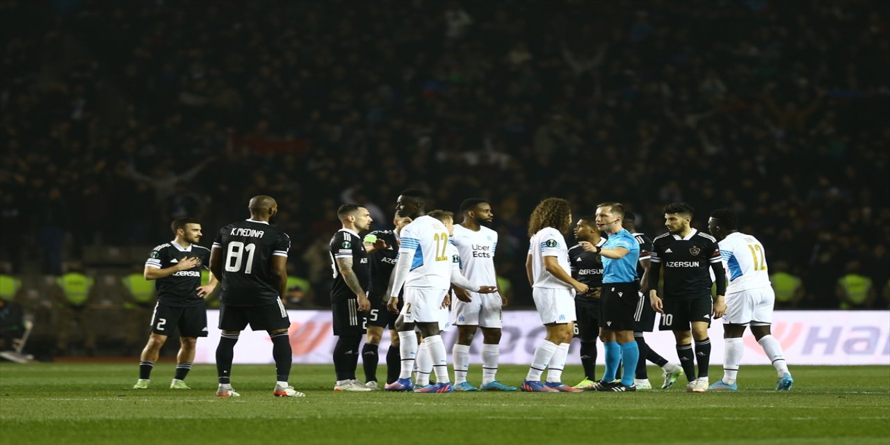 Karabağ'ın Teknik Direktörü Gurbanov, oyuncusunun elle attığı golü iptal ettirdi