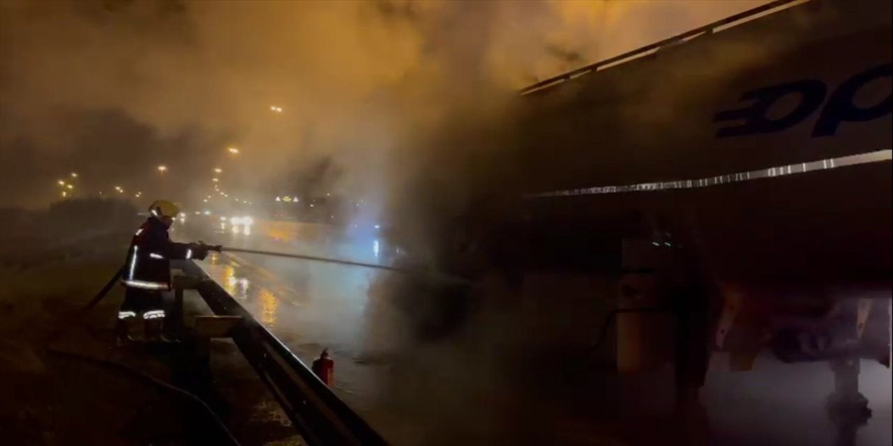 Mersin'de akaryakıt tankerinde çıkan yangın söndürüldü