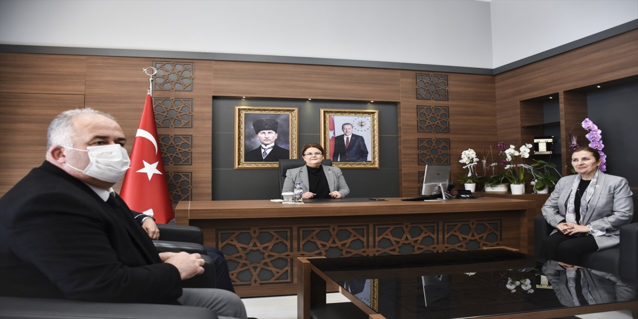 Aile ve Sosyal Hizmetler Bakanı Yanık, Çatalca'da ziyaretlerde bulundu